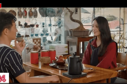 Đức Hiếu: 'Bị cuốn hút bởi vẻ đẹp của Việt Hoa' ở hậu trường