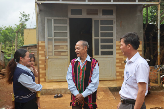 Già K’Prek - cầu nối gắn kết cộng đồng ở bon Sa Nar