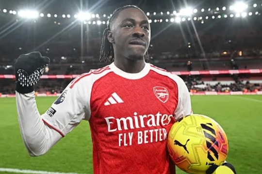 Arsenal 4-1 Tottenham: Hat-trick của Eze nhấn chìm Spurs