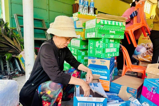 Người dân La Gi chuyển 1.000 suất quà gửi về vùng lũ Đắk Lắk