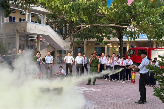 Hơn 700 học sinh THCS Tân An được trang bị kỹ năng thoát nạn và phòng cháy chữa cháy