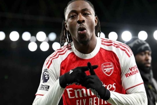 Eze lập hat-trick lịch sử, Arsenal hủy diệt Tottenham 4-1