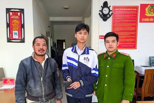 Học sinh Lâm Đồng trả lại 2 triệu đồng cho người đánh rơi