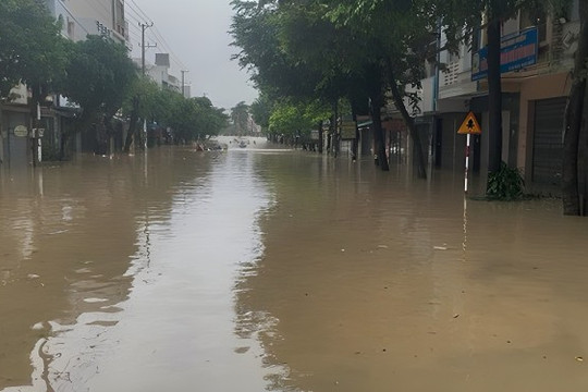 Tuy Hòa: Chuyến đi bất đắc dĩ và 72 giờ giữa mùa lũ lịch sử