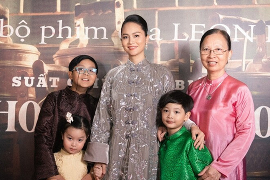 Đỗ Thị Hải Yến gây chú ý khi đưa 3 con lên thảm đỏ phim mới
