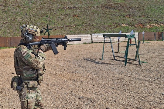 Kalashnikov hoàn tất hợp đồng AK-12, ra mắt AK-12K