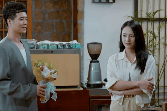 Gió ngang khoảng trời xanh tập 46: Dũng công khai theo đuổi Ngân