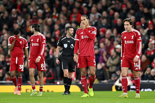 Giải mã khủng hoảng Liverpool: Vấn đề từ 'bộ não' tuyến giữa