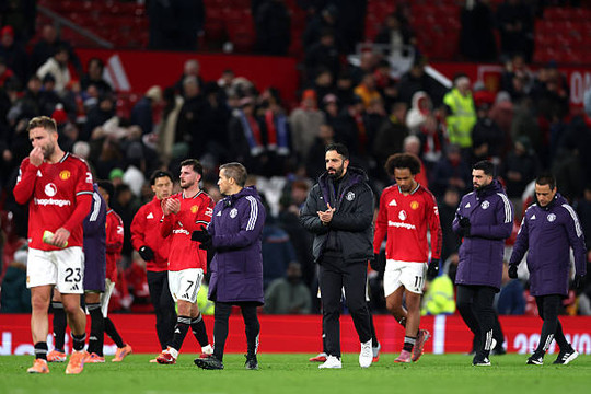 Thua Everton, Man Utd lộ điểm yếu chí mạng ở hành lang trái