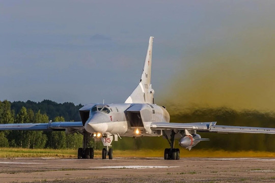 Tu-22M3 tập kết ở Olenya, đe dọa bằng Kh-22/Kh-32 tầm xa