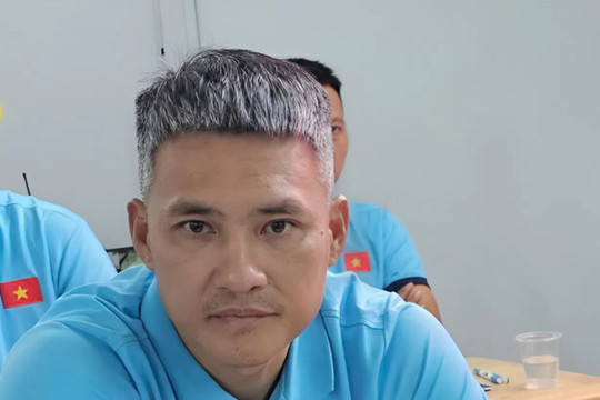 Diện mạo Công Vinh ở tuổi 40: Lý do giữ mái tóc bạc