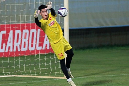 Khung gỗ U22 Việt Nam: Trung Kiên chiếm ưu thế, Văn Bình chờ thời