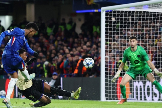 Estevao solo ngoạn mục, Chelsea nhấn chìm Barca 10 người