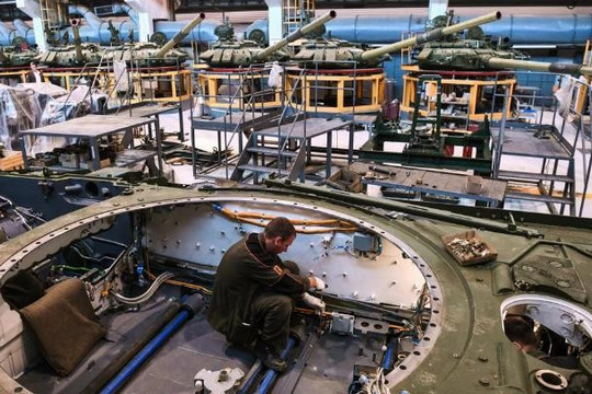 Chuyên gia: EU không sánh kịp Nga về sản lượng vũ khí