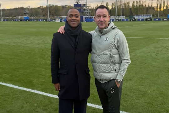 Kluivert tái xuất ở Chelsea, gặp John Terry sau khi rời ĐT Indonesia