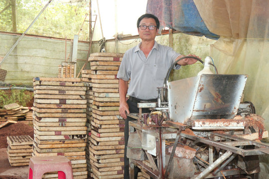Lão nông chế tạo máy nông nghiệp