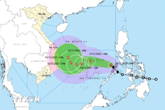 Dự báo bão số 15 có khả năng mạnh thêm, di chuyển phức tạp trên biển Đông