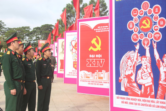 Khai mạc triển lãm tranh cổ động tuyên truyền Đại hội Đảng tại Lâm Đồng