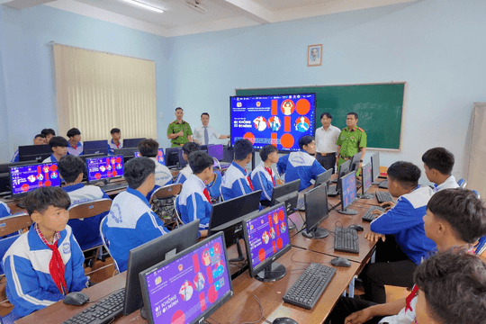 Công an Lâm Đồng quyết liệt triển khai Chiến dịch “Không một mình – Cùng nhau an toàn trực tuyến”