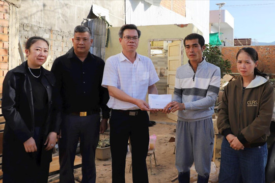 Hỗ trợ kinh phí làm nhà cho hộ dân thiệt hại do mưa lũ