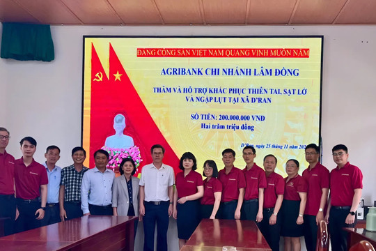 Các ngân hàng tại Lâm Đồng hỗ trợ người dân xã D’ran khắc phục thiệt hại sau lũ