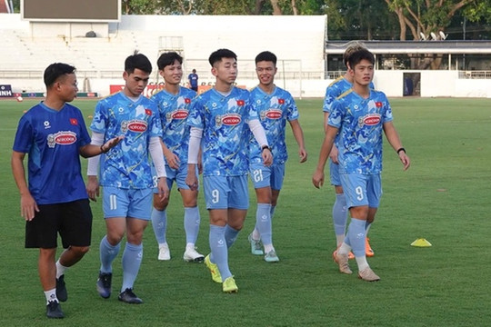 HLV Kim Sang-sik tăng cường độ tập luyện cho U22 Việt Nam