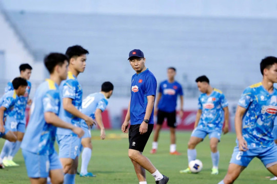 HLV Kim Sang-sik 'mất ngủ' vì danh sách U22 Việt Nam dự SEA Games 33