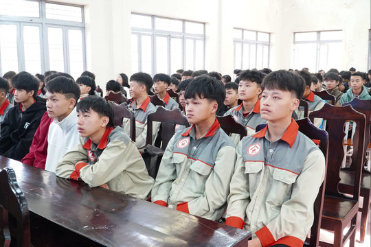 Hơn 300 học sinh, sinh viên được bồi dưỡng chuyên đề về Chỉ thị 05