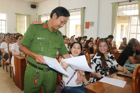 Cơ sở lưu trú ký cam kết khai báo tạm trú cho người nước ngoài