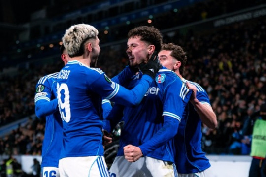 Strasbourg ngược dòng kịch tính, Crystal Palace thua 1-2