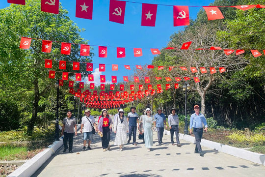 Về nơi “đất biết nở, rừng biết đi”