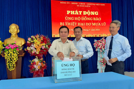 Hàm Kiệm quyên góp 100 triệu, hơn 15 tấn hàng hỗ trợ các địa phương bị lũ lụt