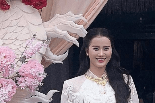 Á hậu Hương Ly bí mật ăn hỏi, dung mạo chồng doanh nhân lộ diện