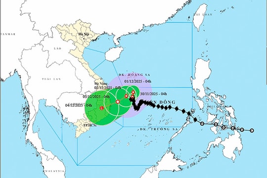 Thời tiết ngày 30/11: Bão số 15 tiếp tục hoạt động phức tạp, biển động mạnh