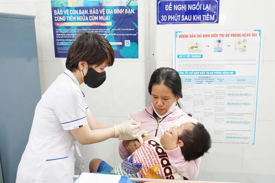 Bảo đảm tiêm vắc xin đến từng trẻ, từng phụ nữ mang thai