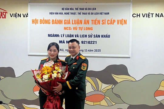 NSND Tự Long trở thành tiến sĩ đầu tiên của Nhà hát Chèo Quân đội