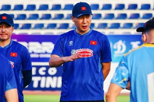 HLV Kim Sang-sik: 'Mất ngủ' vì áp lực HCV SEA Games 33