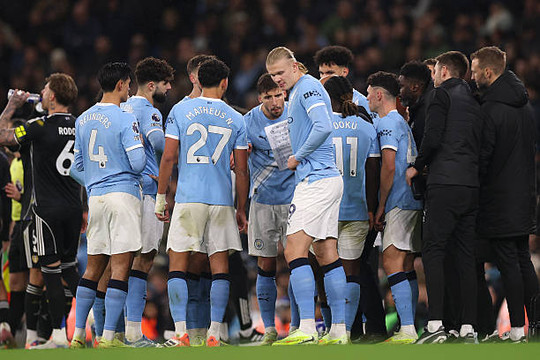 Man City 3-2 Leeds: Foden tỏa sáng che lấp nỗi lo