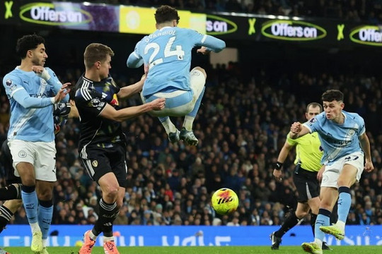 Foden giải cứu Man City trong ngày hàng công phung phí