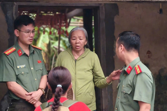 Tuổi trẻ Công an Đà Nẵng trao tặng 400 triệu đồng cho hộ dân thiệt hại do mưa lũ
