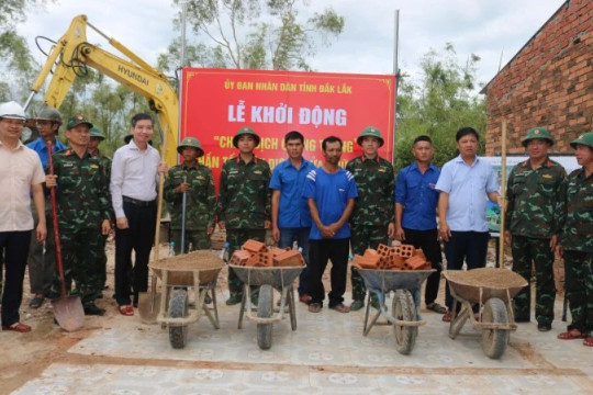 Đắk Lắk khởi động “Chiến dịch Quang Trung” thần tốc xây dựng, sửa chữa nhà cho đồng bào bị bão lũ