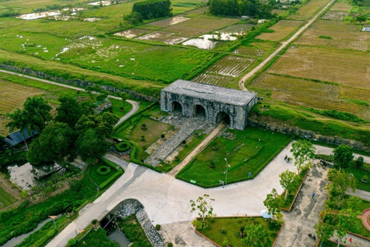 Thành nhà Hồ: Du ngoạn di sản UNESCO trên những chuyến xe trâu