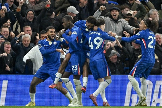 Chelsea 1-1 Arsenal: Bản ngã trỗi dậy khi chỉ còn 10 người