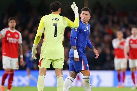 Chelsea 10 người kiên cường cầm hòa Arsenal trong derby rực lửa