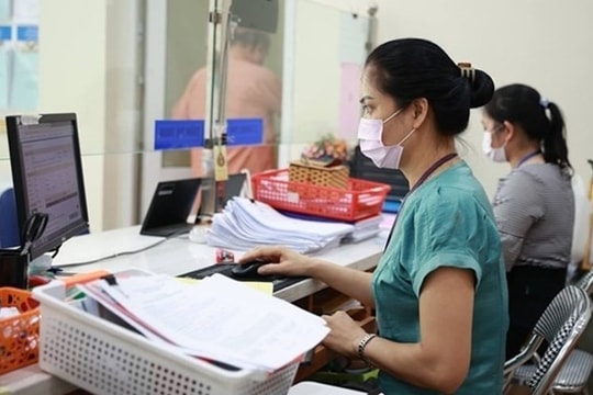 Thành tích ngoài chuyên môn có được xét nâng lương trước hạn?