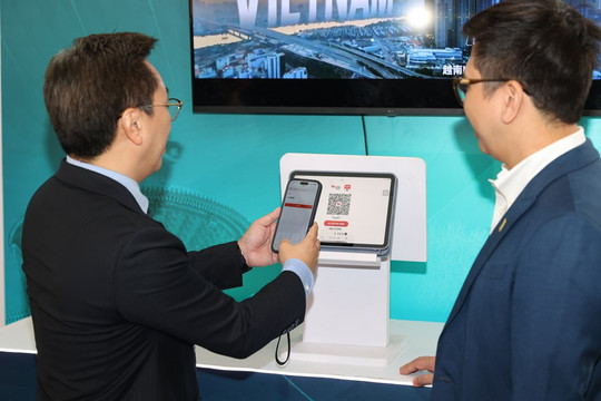 Du khách Trung Quốc từ hôm nay có thể quét mã QR thanh toán tại Việt Nam