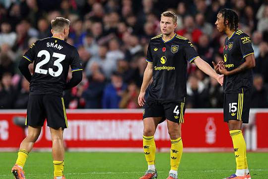 De Ligt: Thủ lĩnh thầm lặng vực dậy tài năng trẻ Man Utd