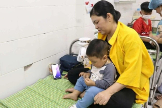 Hưng Yên: Gắp cây kim dài 4cm trong bụng cháu bé 11 tháng tuổi