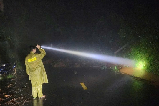 Đèo Gia Bắc, Quốc lộ 28 sạt lở nhiều vị trí, các phương tiện tạm thời không lưu thông