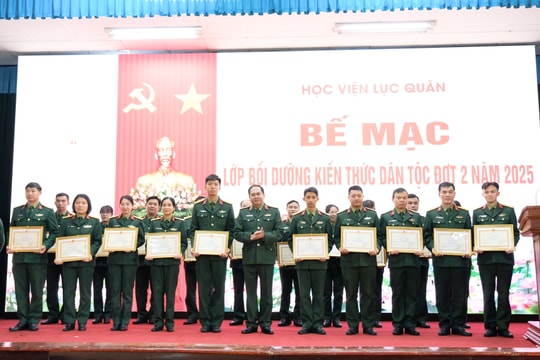300 cán bộ, giảng viên Học viện Lục quân được bồi dưỡng kiến thức dân tộc